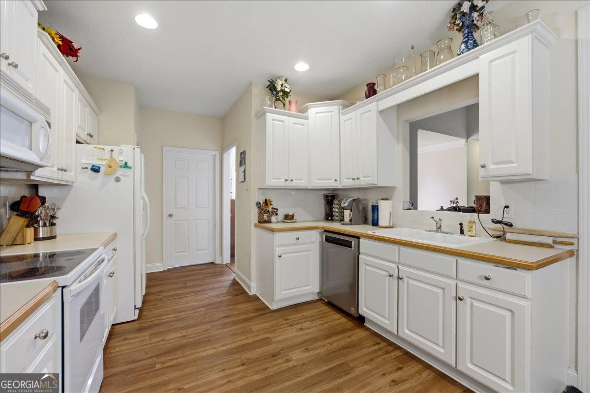 16 Berkshire Drive Nw Property Photo 7