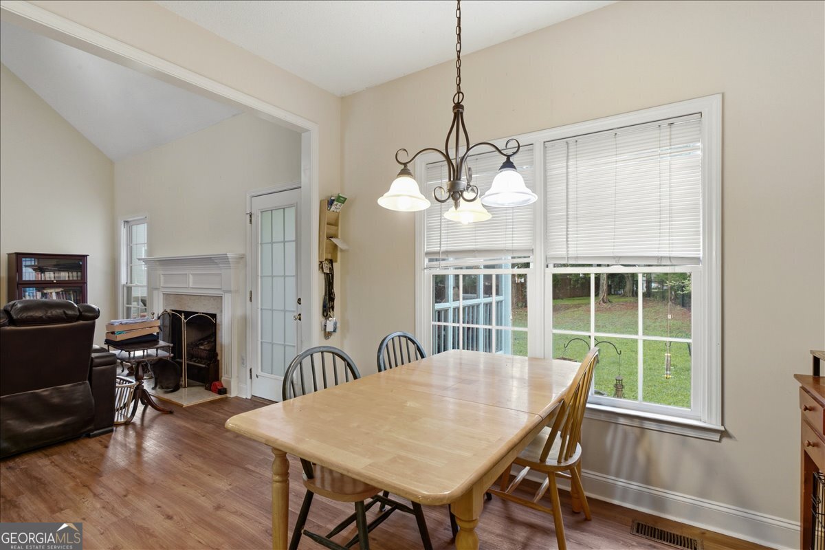 16 Berkshire Drive Nw Property Photo 9