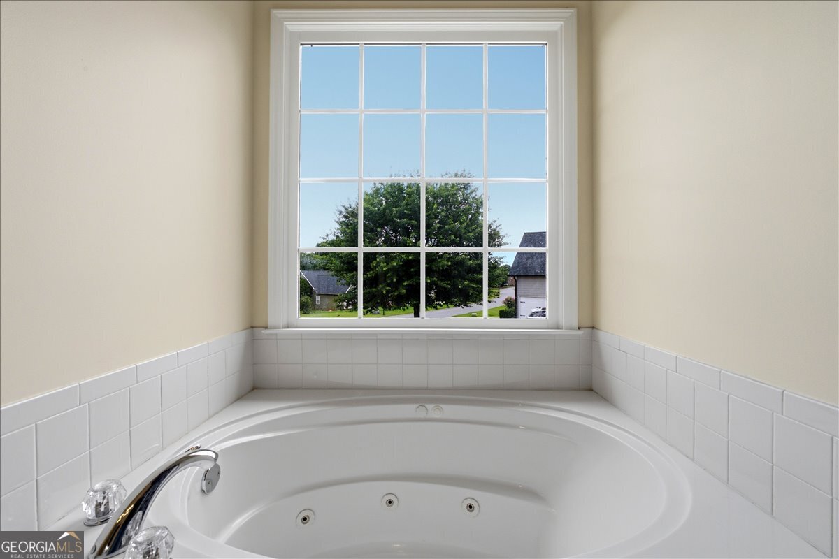 16 Berkshire Drive Nw Property Photo 16