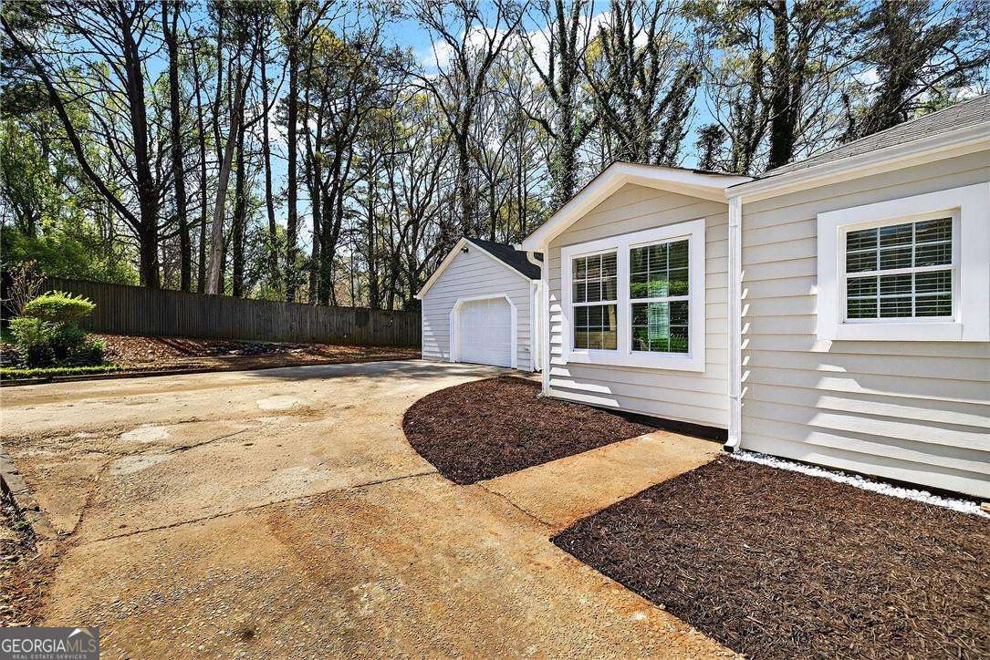 955 Columbia Drive Property Photo 3