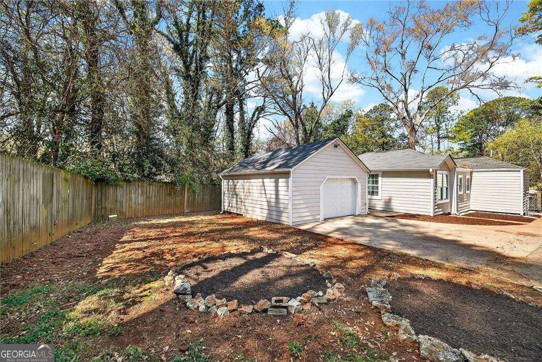 955 Columbia Drive Property Photo 6