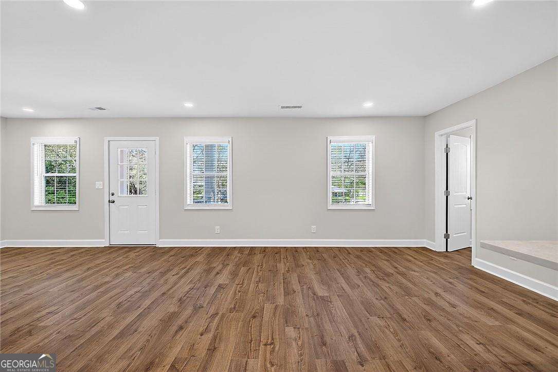 955 Columbia Drive Property Photo 9