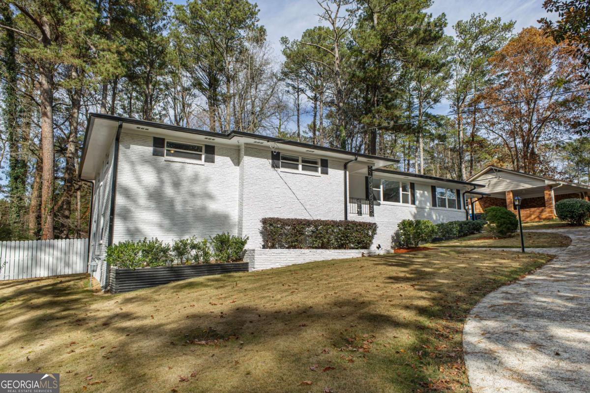 2939 Arrowood Drive Property Photo 2