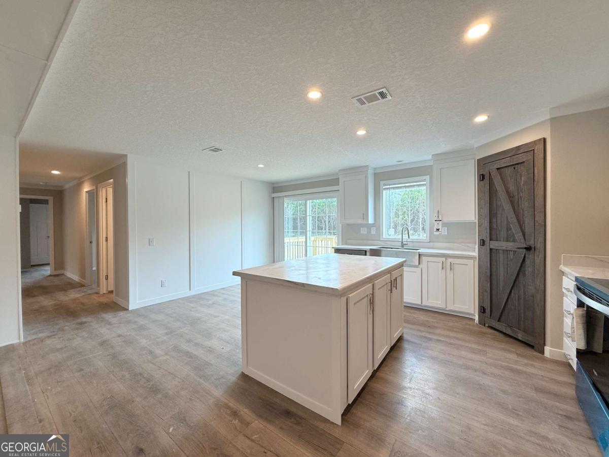 5246 Owens Road Property Photo 4