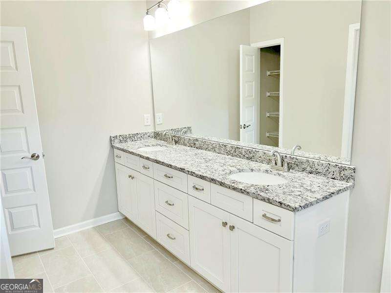 100 Cherokee Cove Property Photo 7