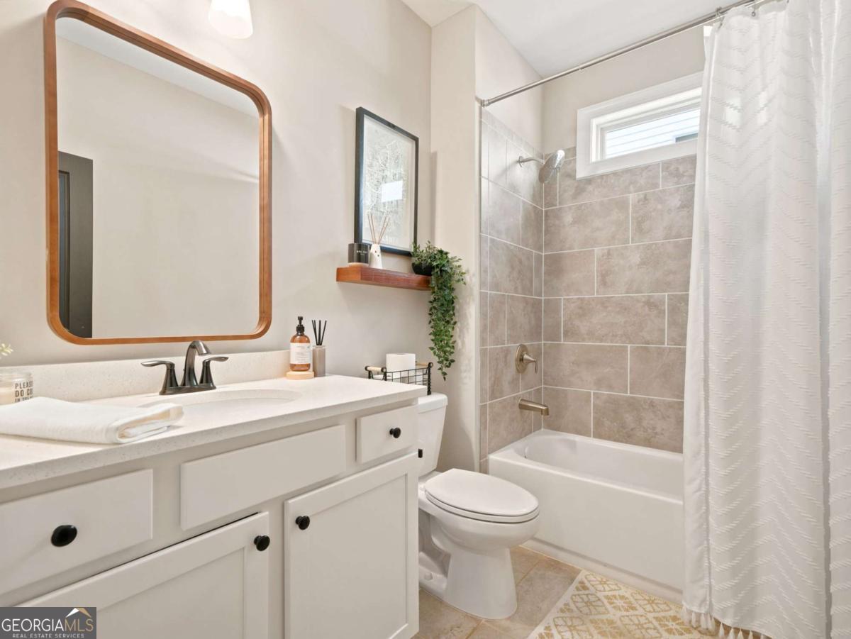 542 Flyingbolt Run Property Photo 7