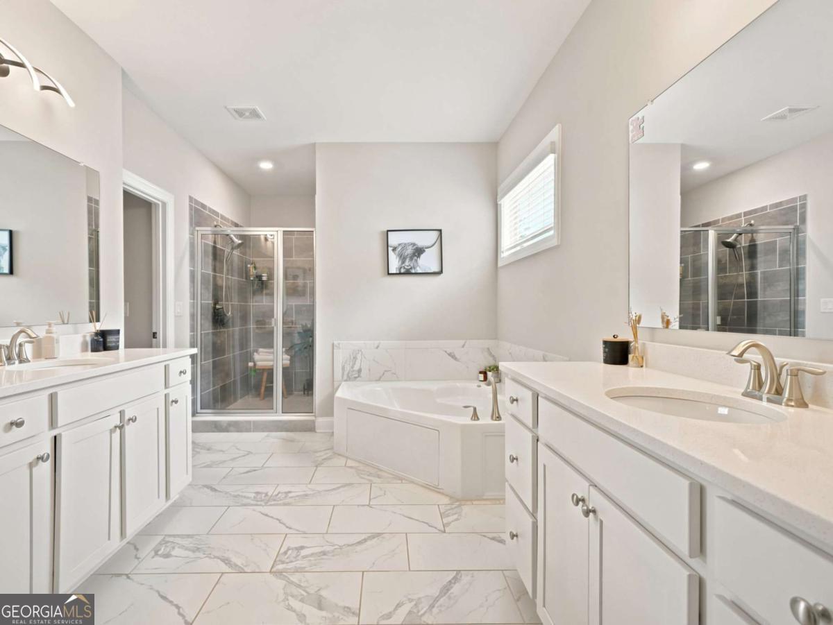542 Flyingbolt Run Property Photo 39