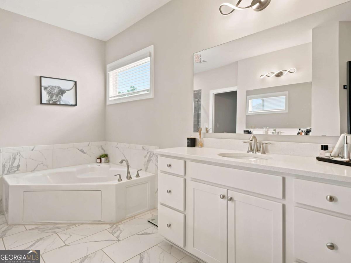 542 Flyingbolt Run Property Photo 41