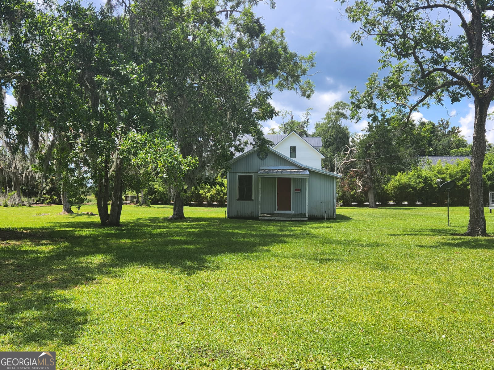 208 E Weed Street Property Photo 1