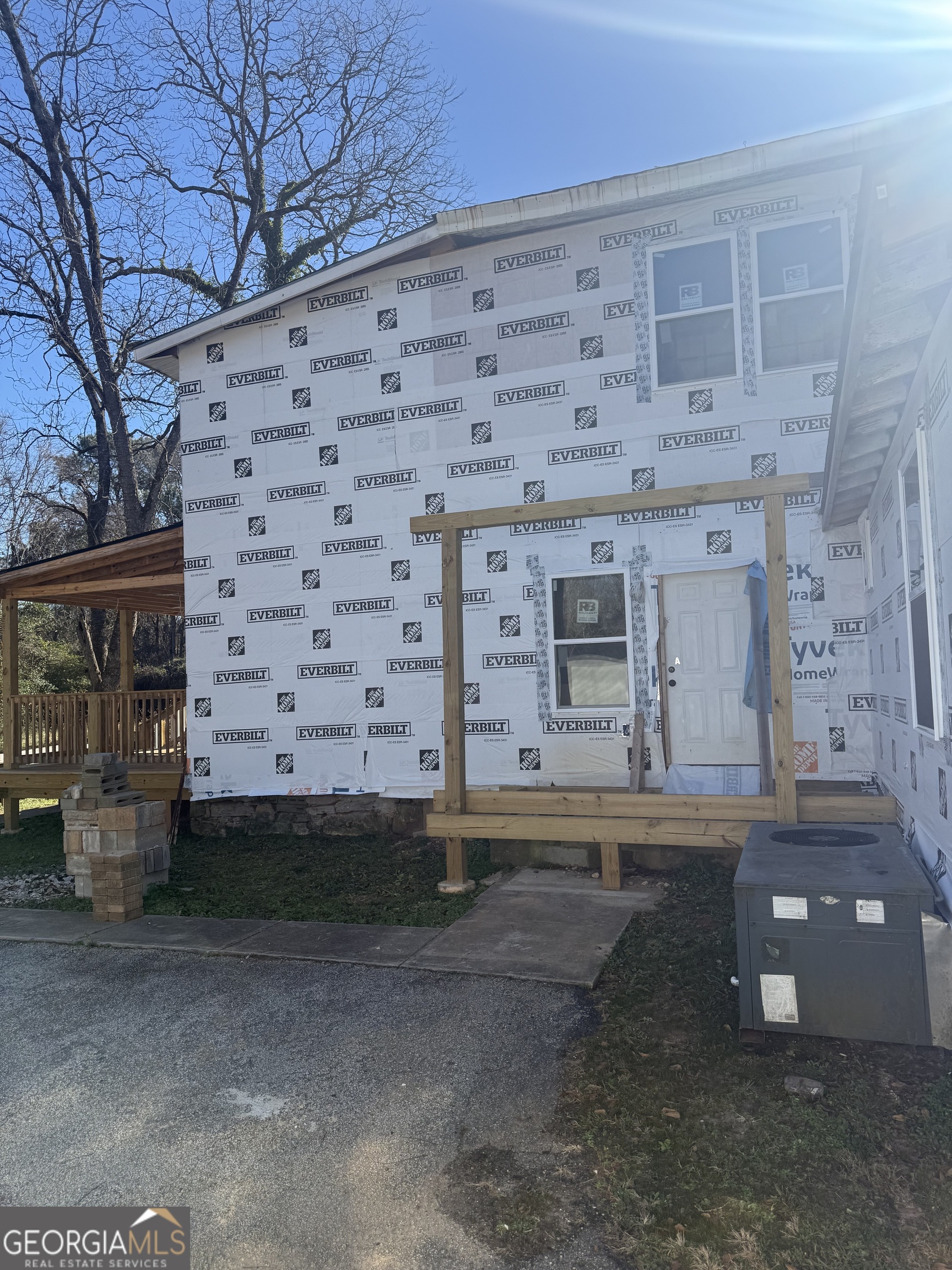 466 West Avenue Property Photo 2