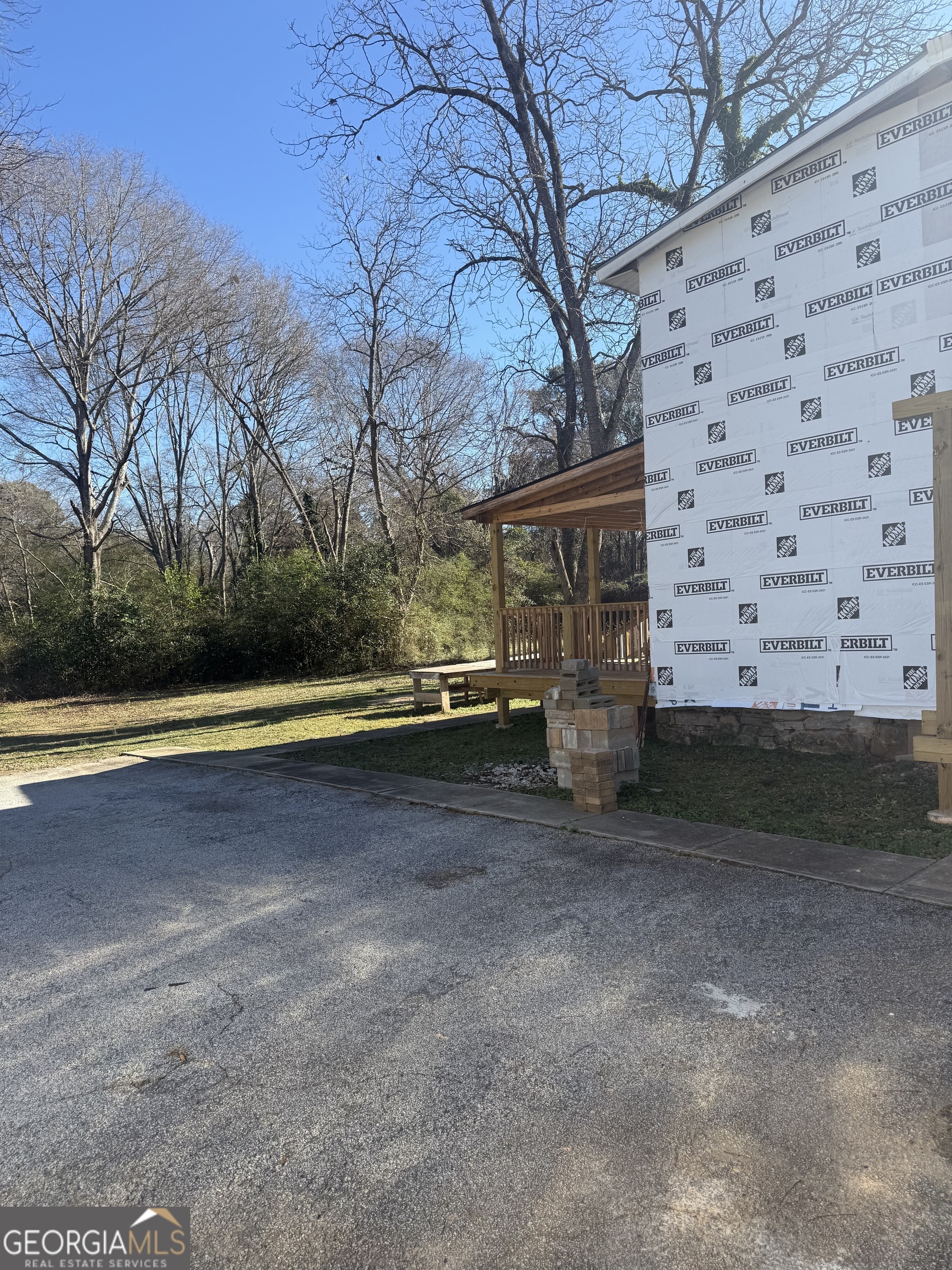 466 West Avenue Property Photo 3