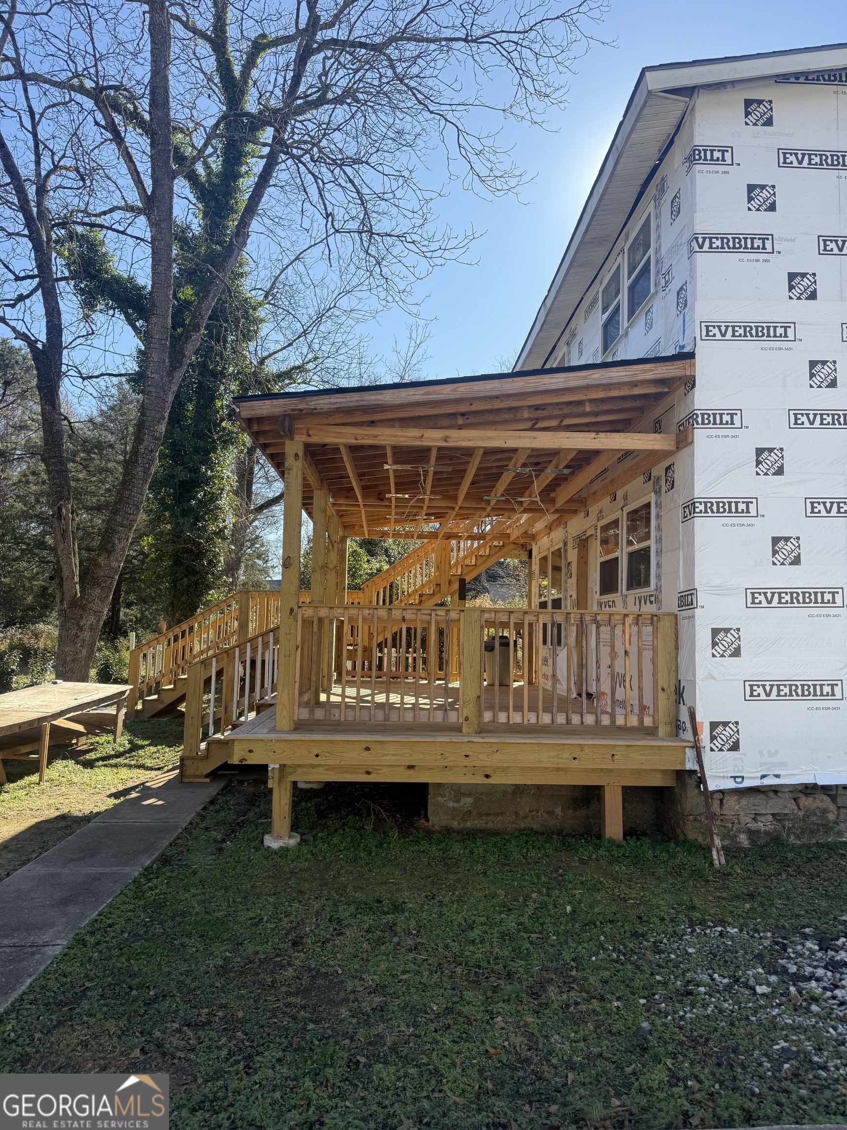 466 West Avenue Property Photo 4