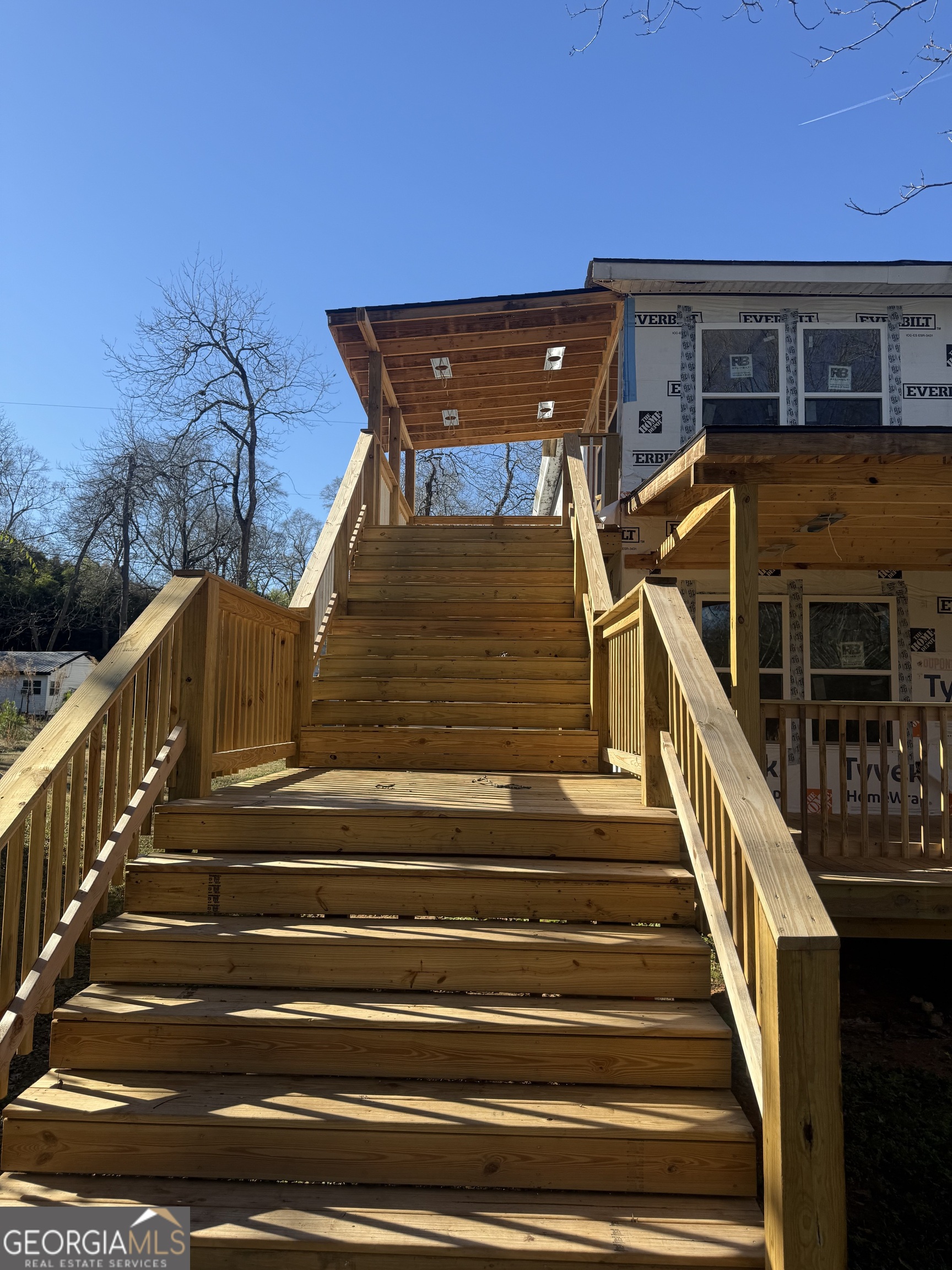 466 West Avenue Property Photo 6
