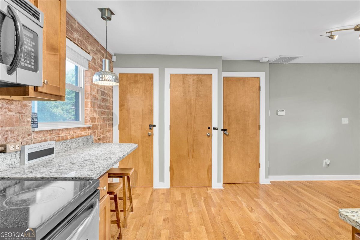 562 Formwalt Street Sw # 4 Property Photo 6