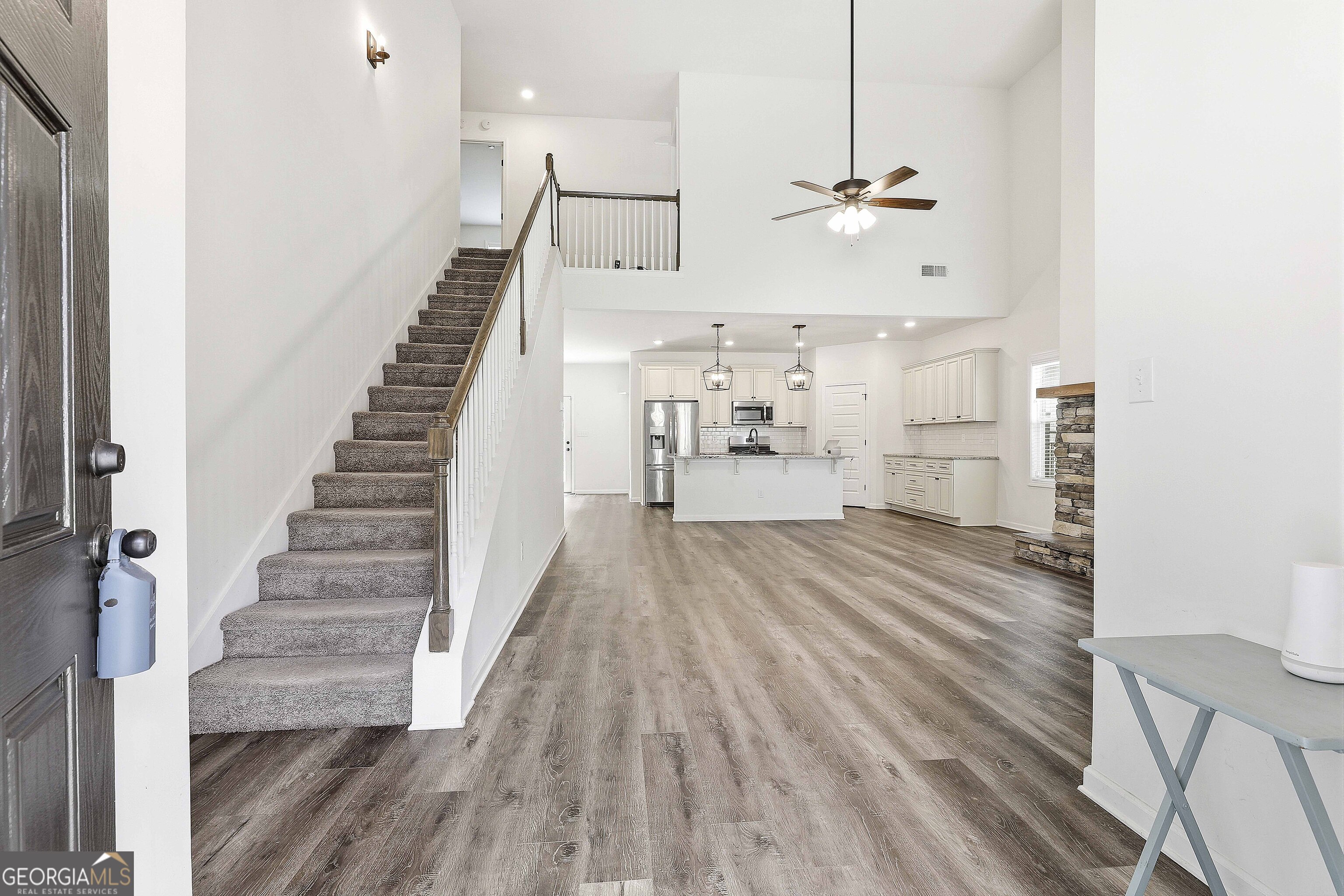 245 Southridge Property Photo 4
