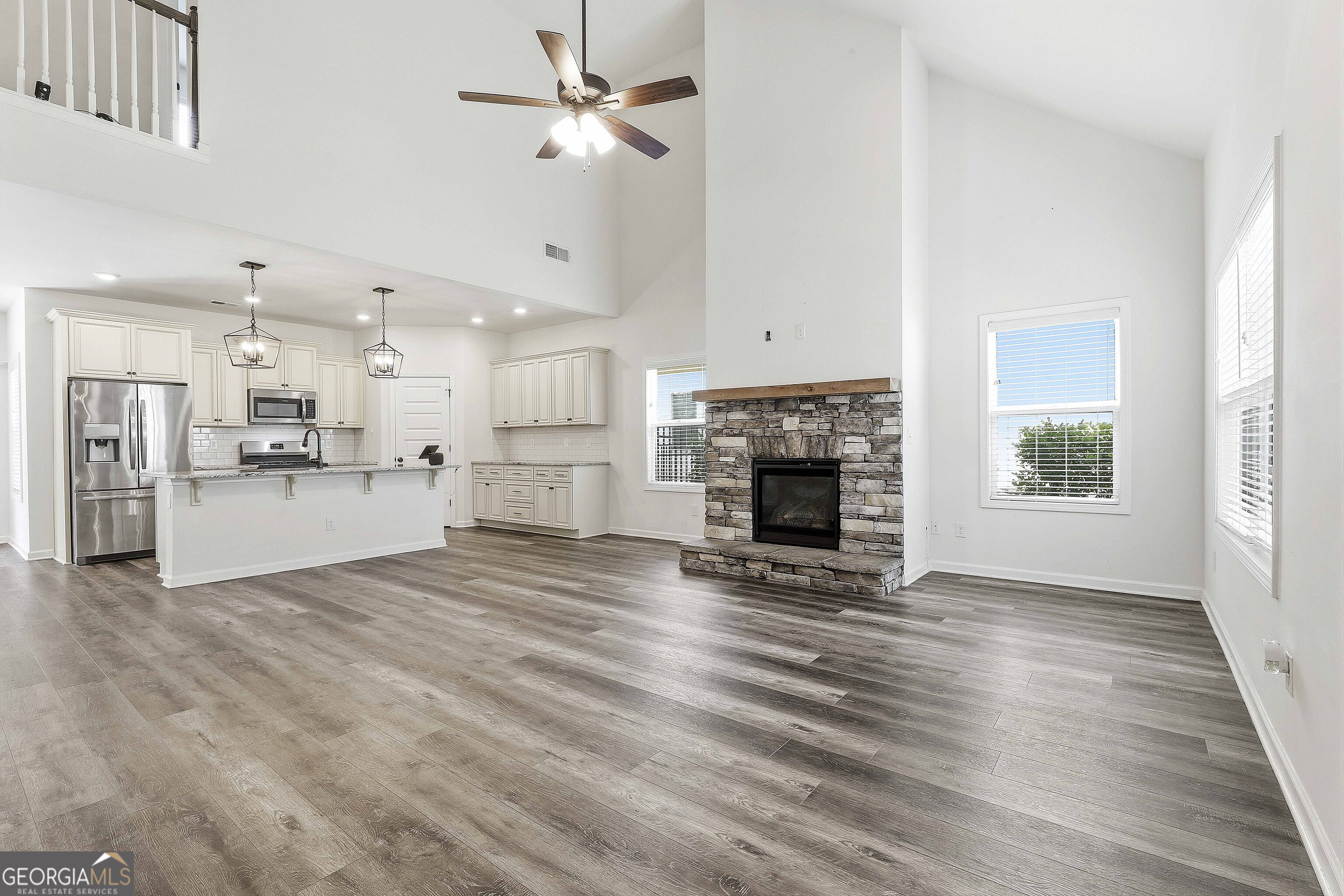 245 Southridge Property Photo 6