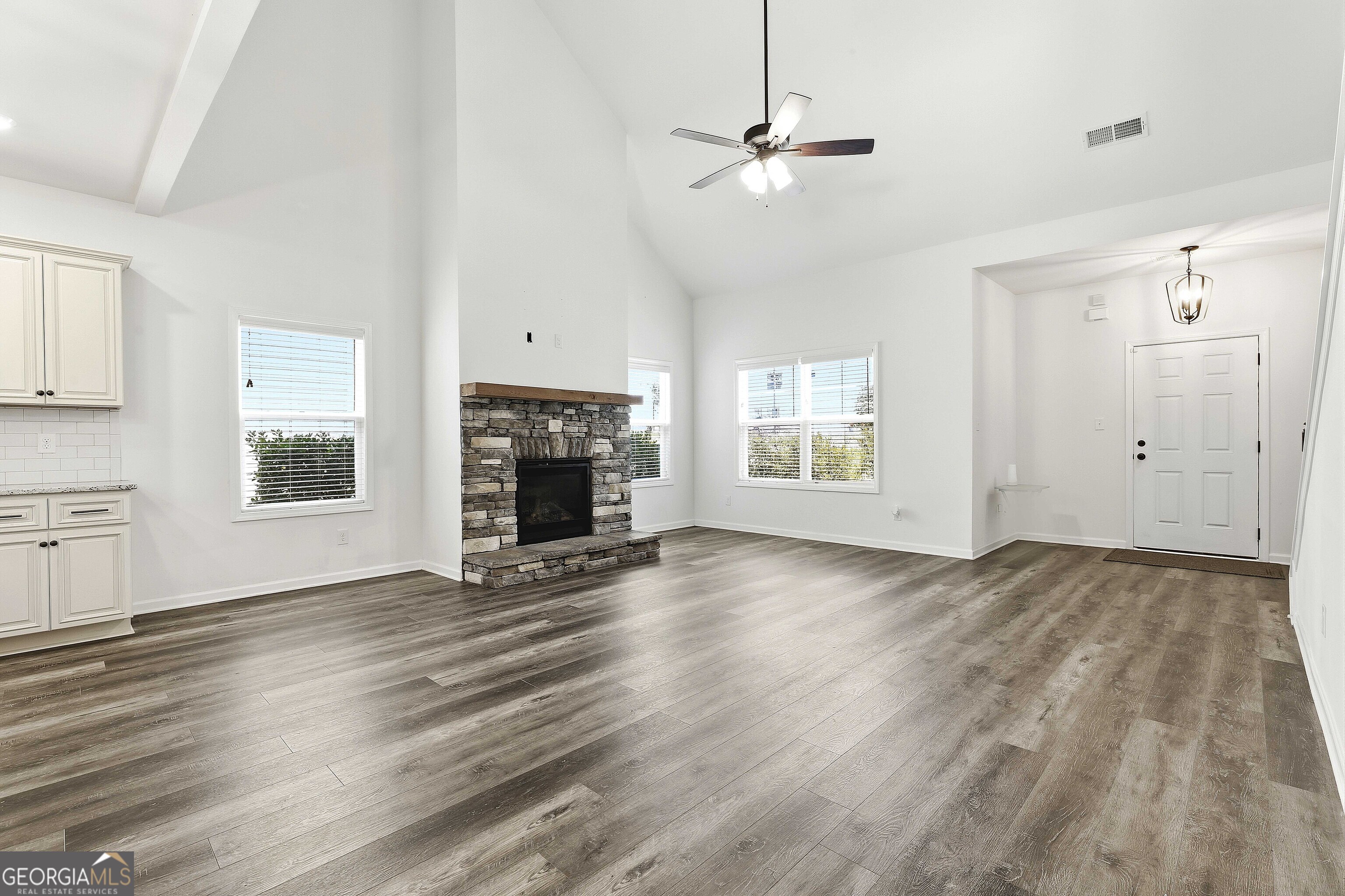 245 Southridge Property Photo 7
