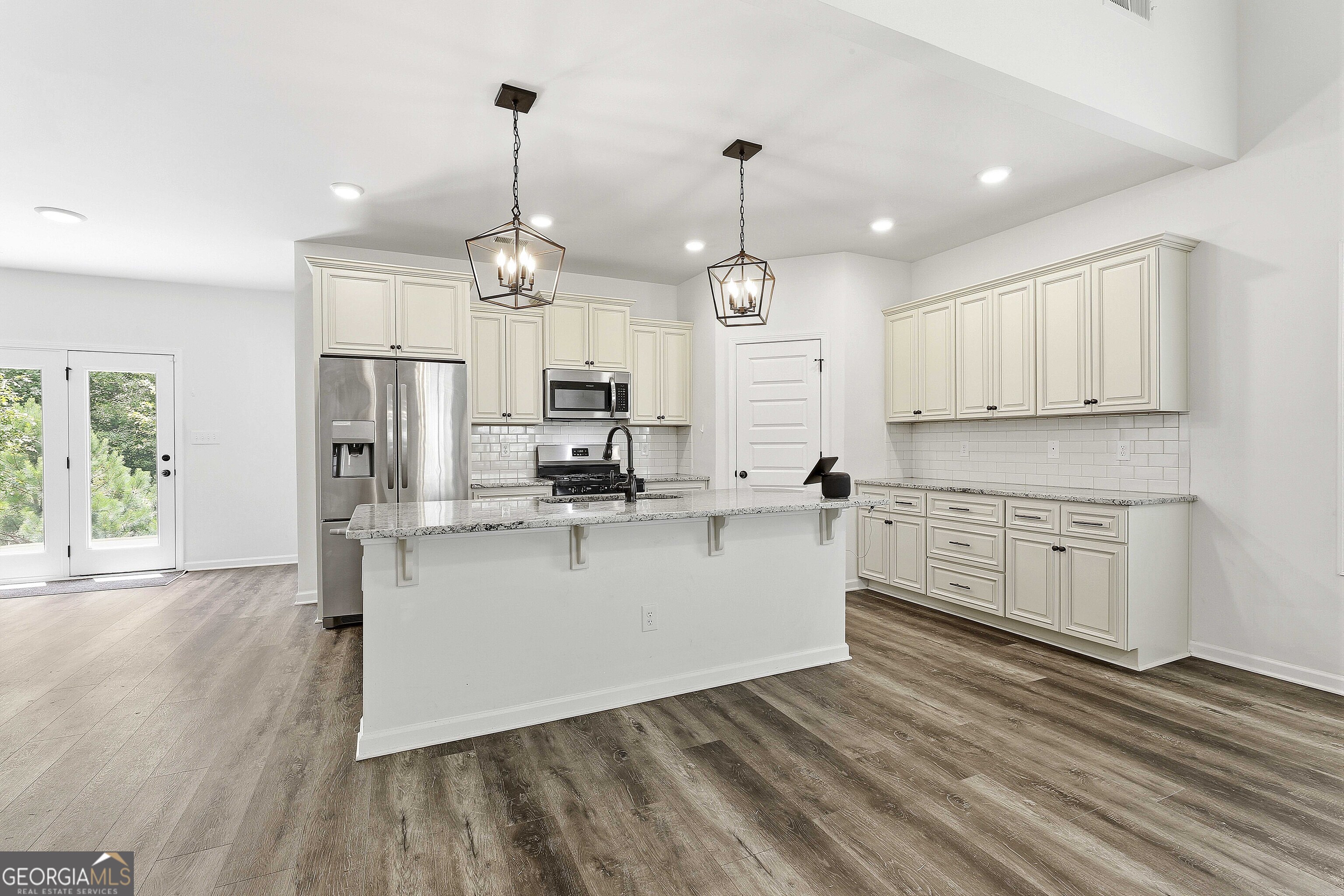 245 Southridge Property Photo 8