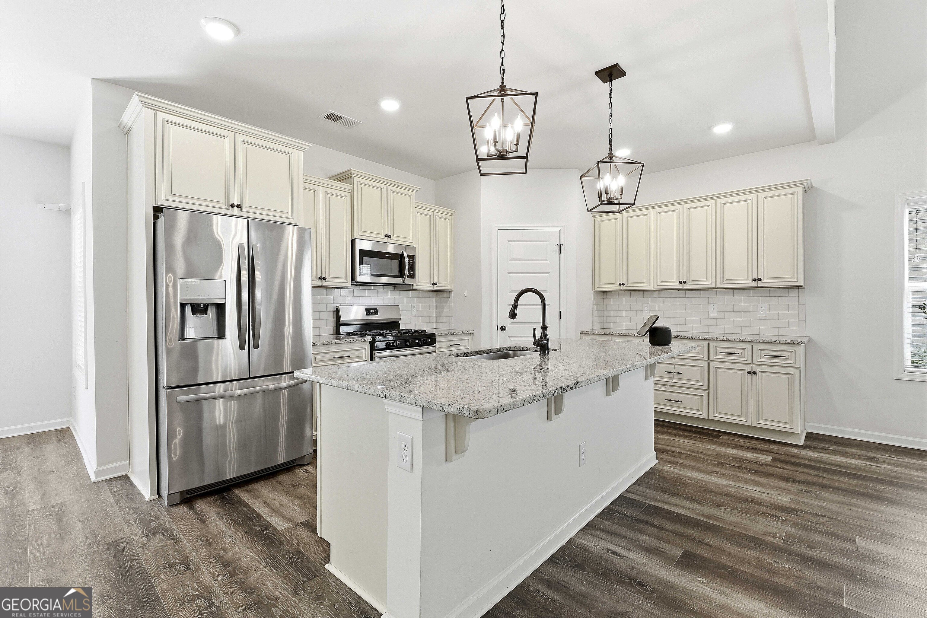 245 Southridge Property Photo 10