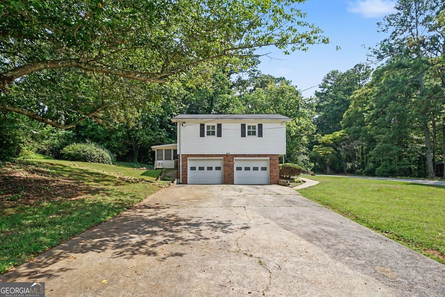 1272 Oakwoods Drive Property Photo 2