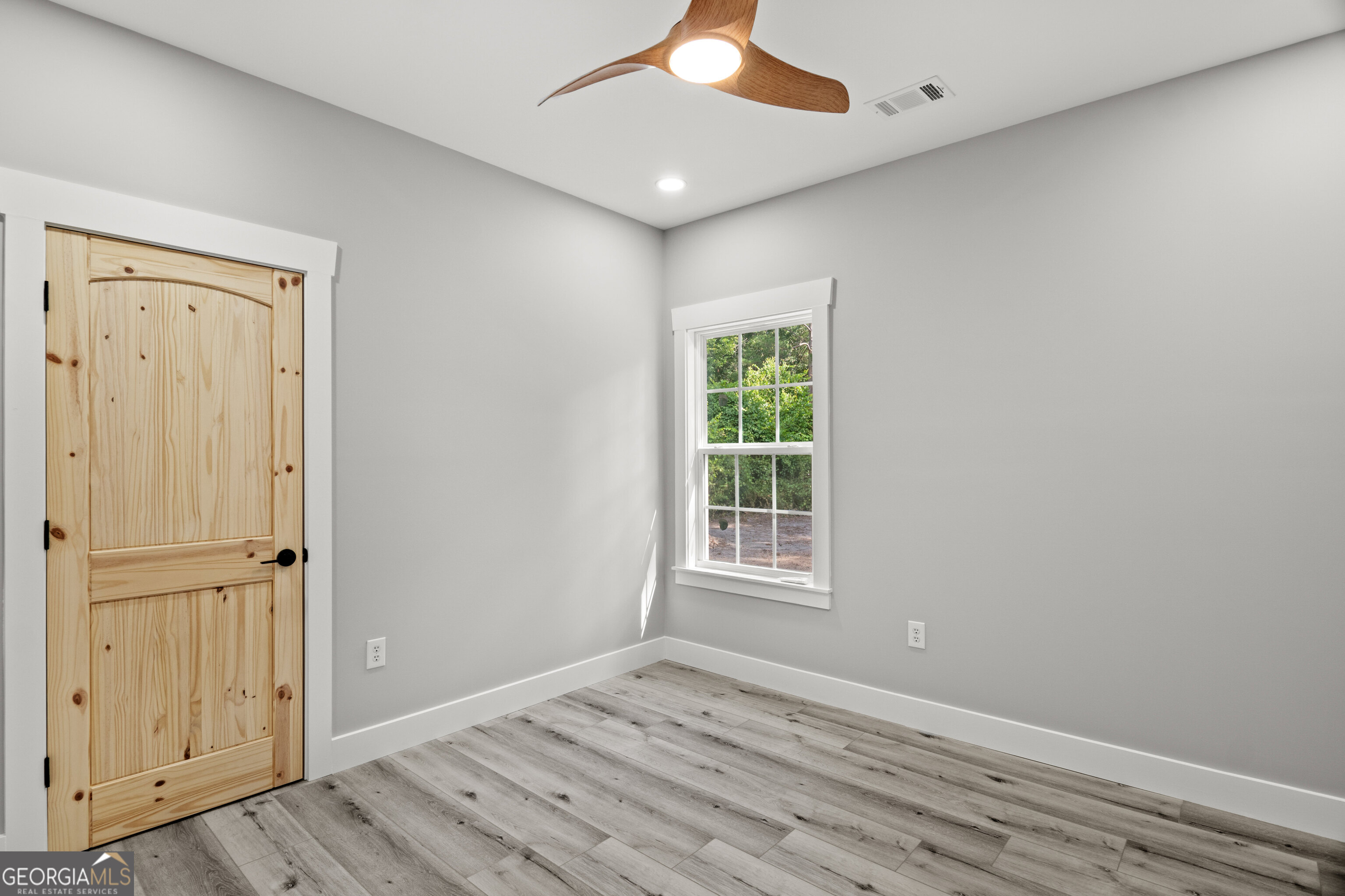 93 Riverside Drive Property Photo 28