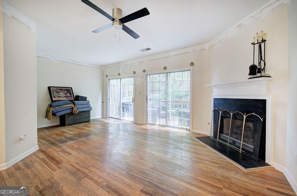 4144 Spring Cove Drive Property Photo 3