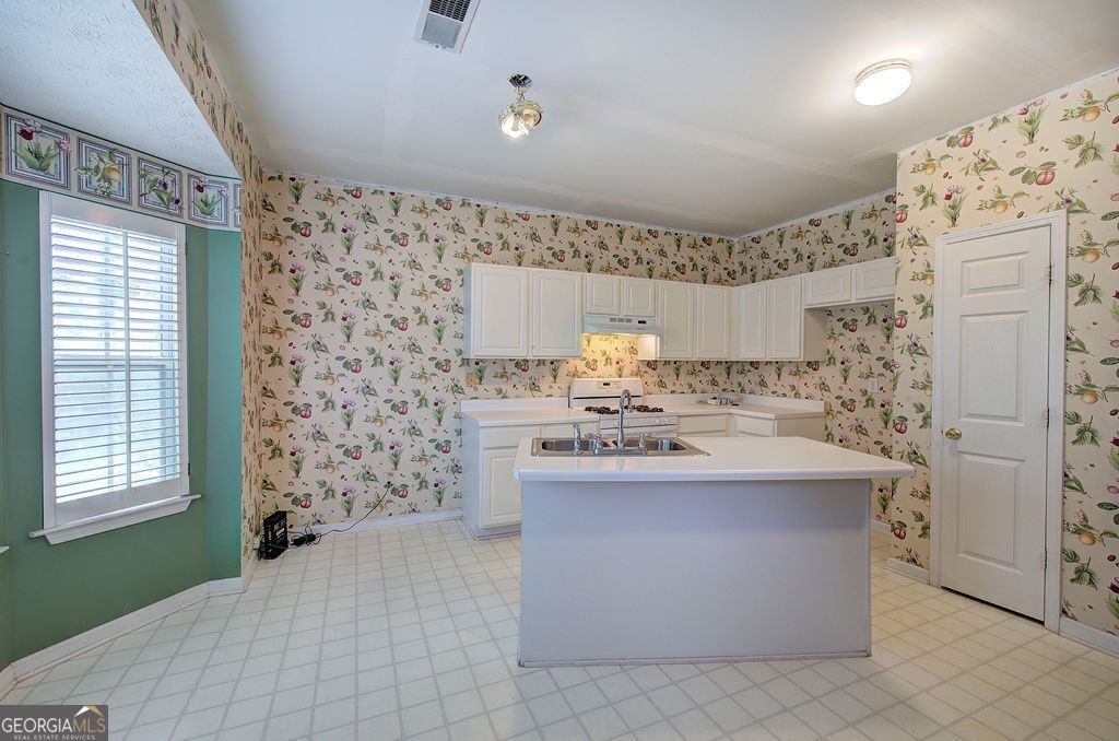4144 Spring Cove Drive Property Photo 9