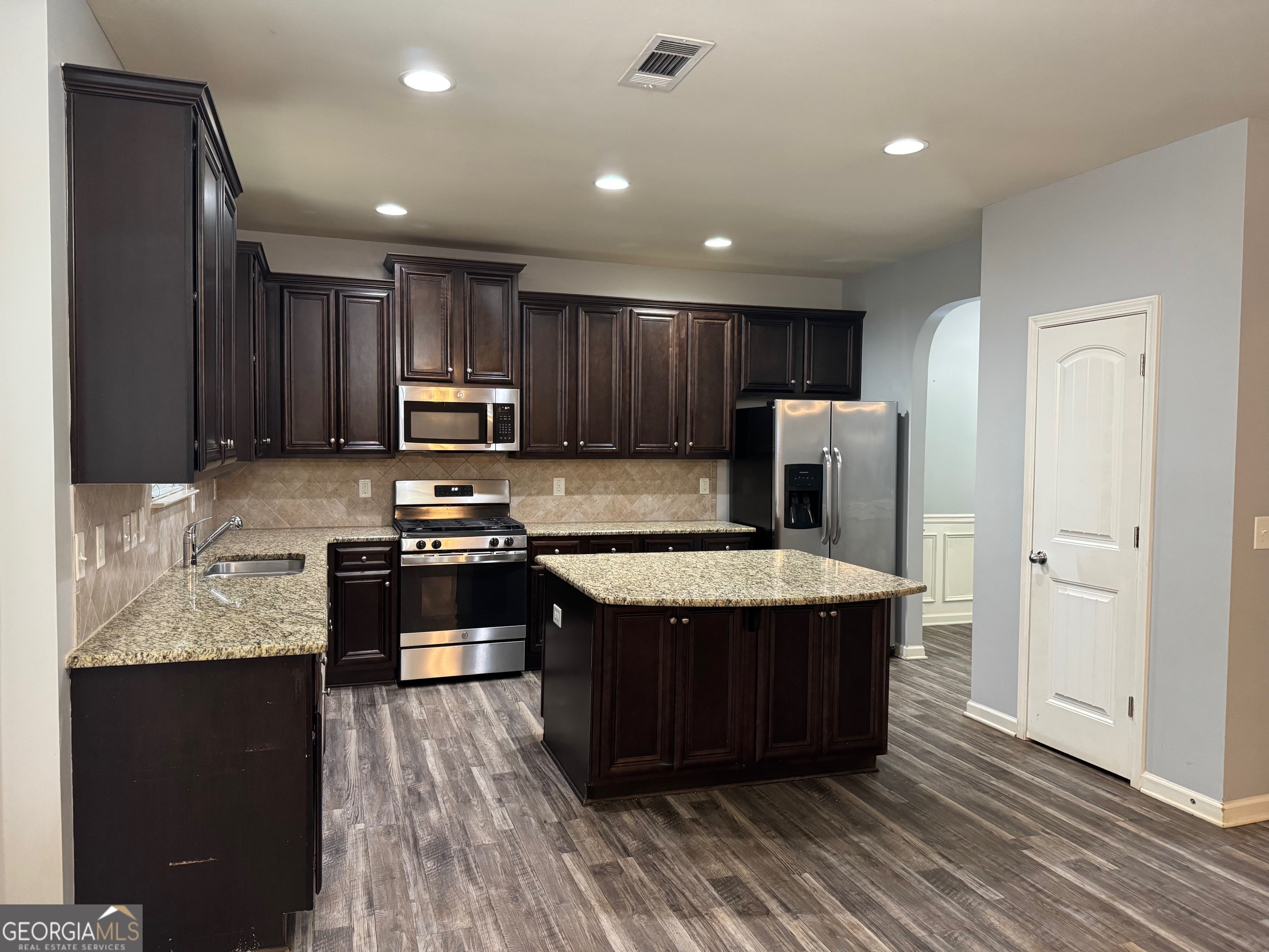 2337 Braelin Loop Property Photo 4