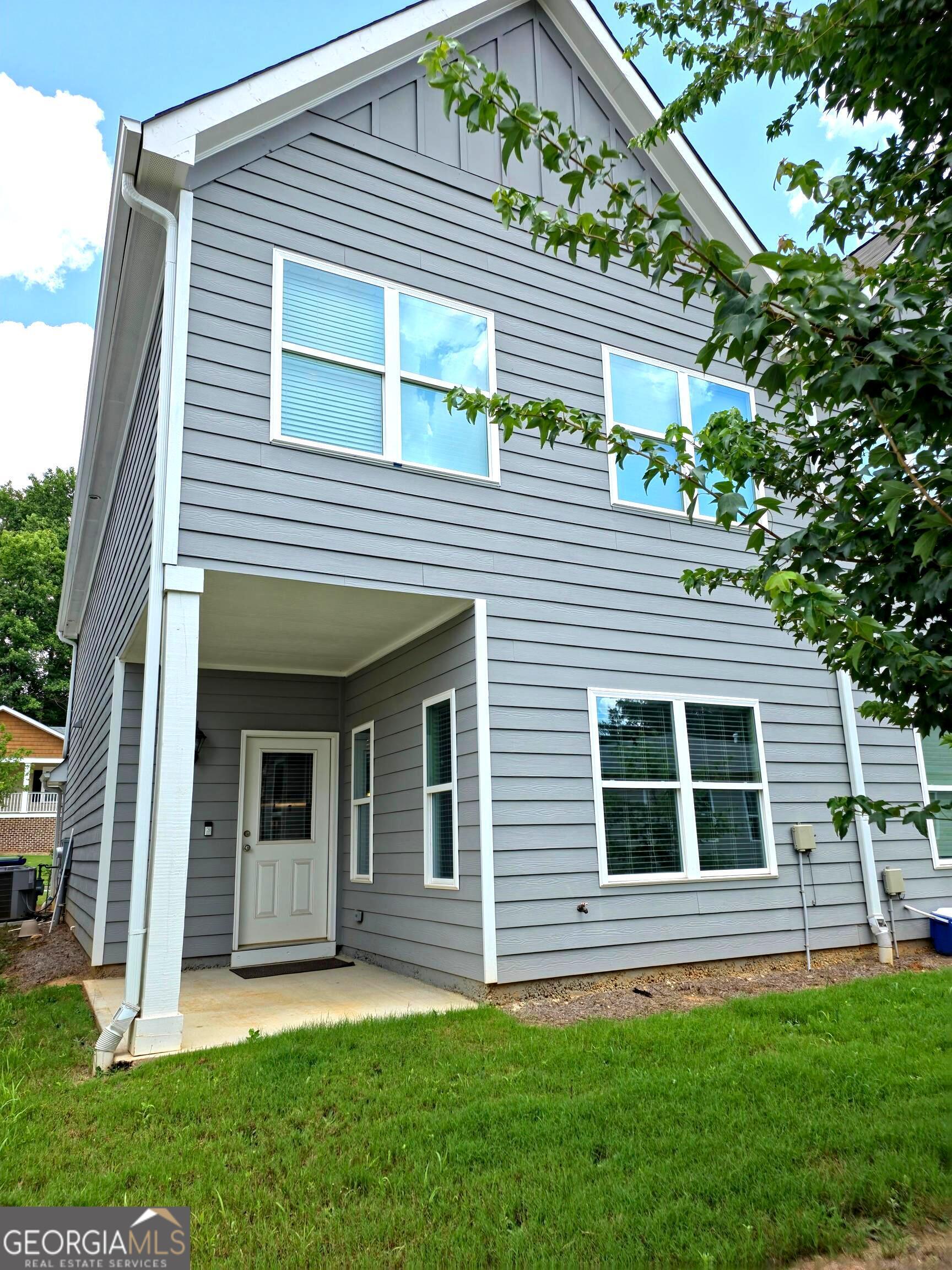 430 Village Creek Drive # B Property Photo 4