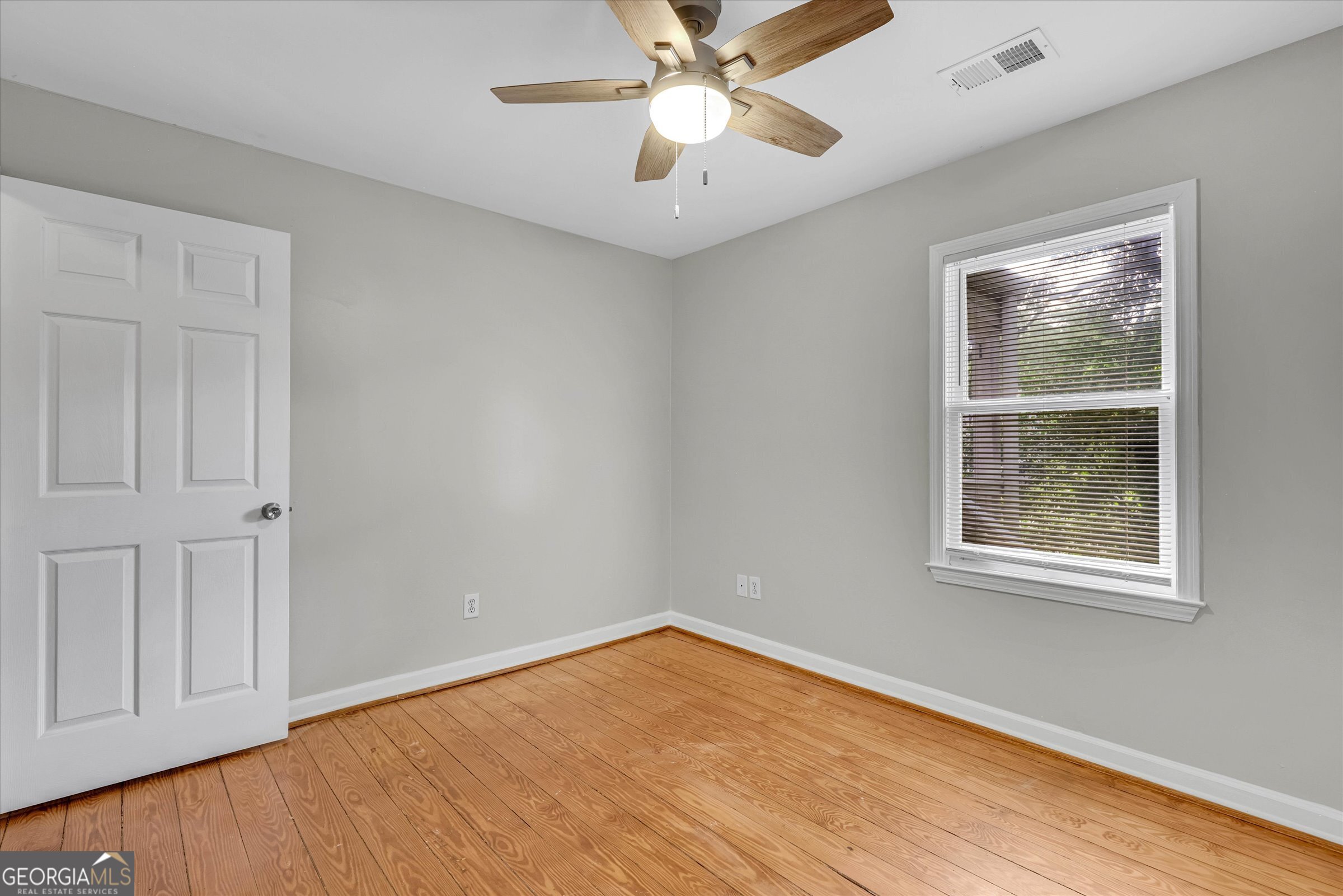 1470 Woodbine Avenue Se Property Photo 3