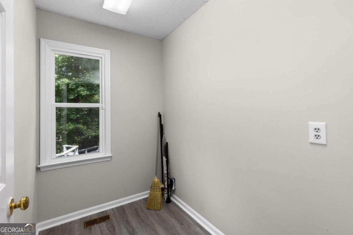 1397 Wynford Gate Sw Property Photo 25
