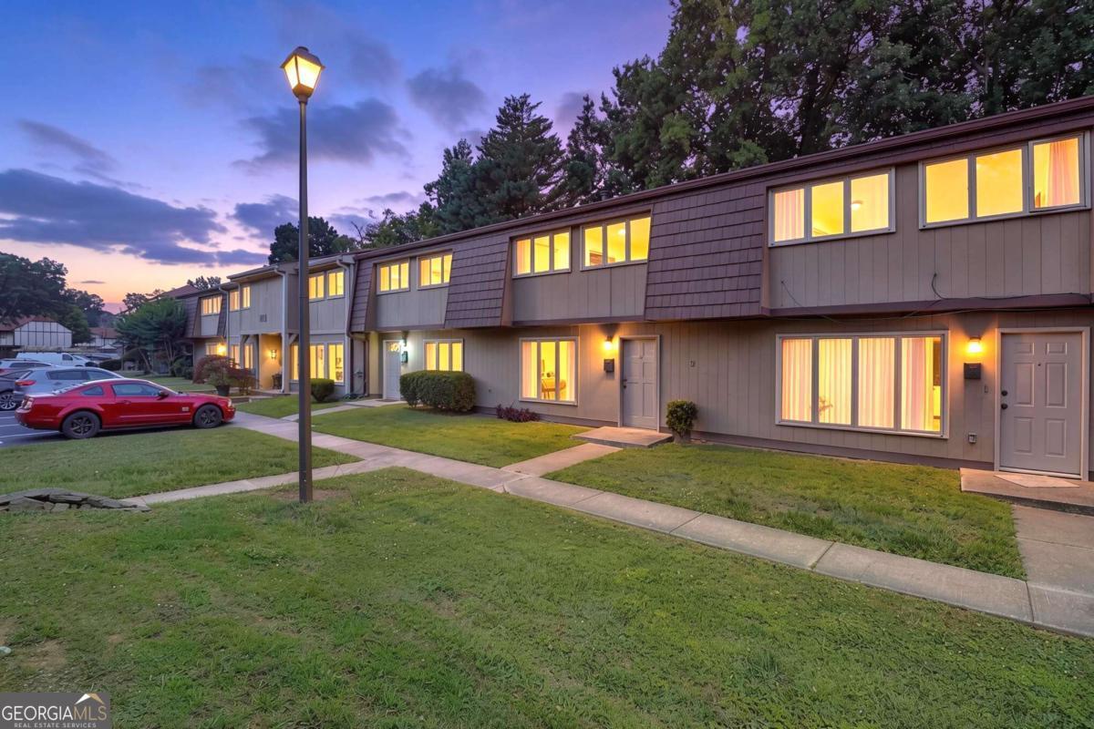 1811 Ashborough Circle # G Property Photo 1