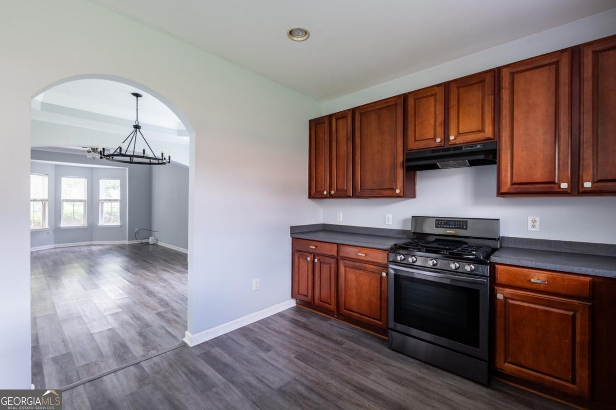 7702 Parkside Drive Property Photo 3