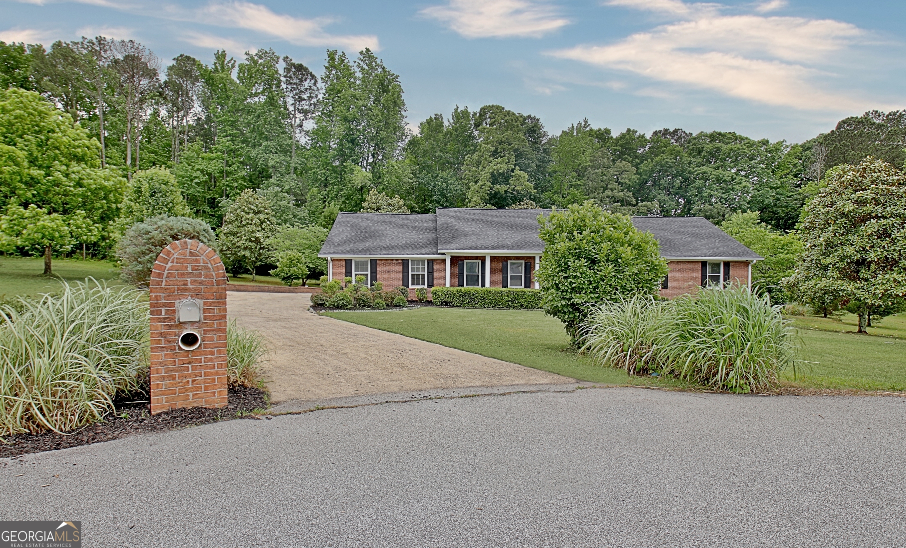105 Walden Way Property Photo 1