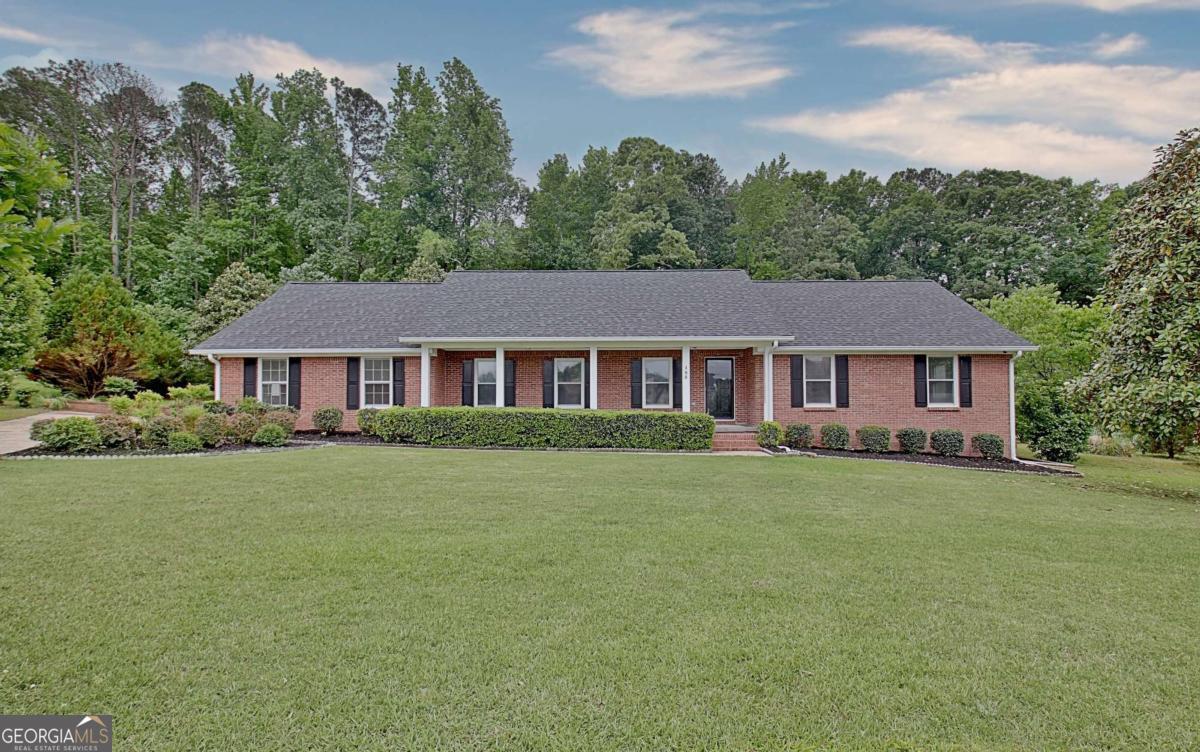 105 Walden Way Property Photo 2