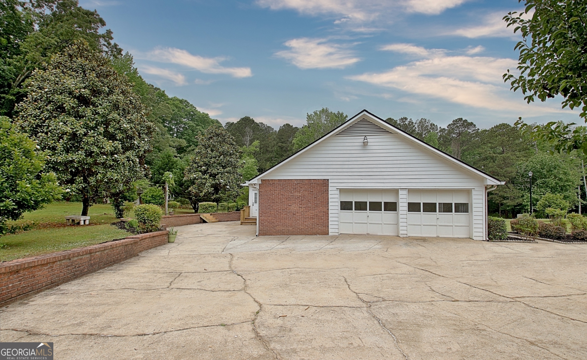 105 Walden Way Property Photo 3