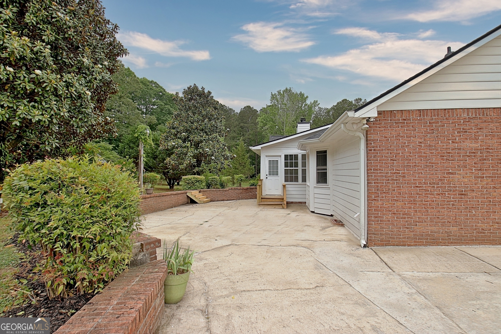 105 Walden Way Property Photo 6