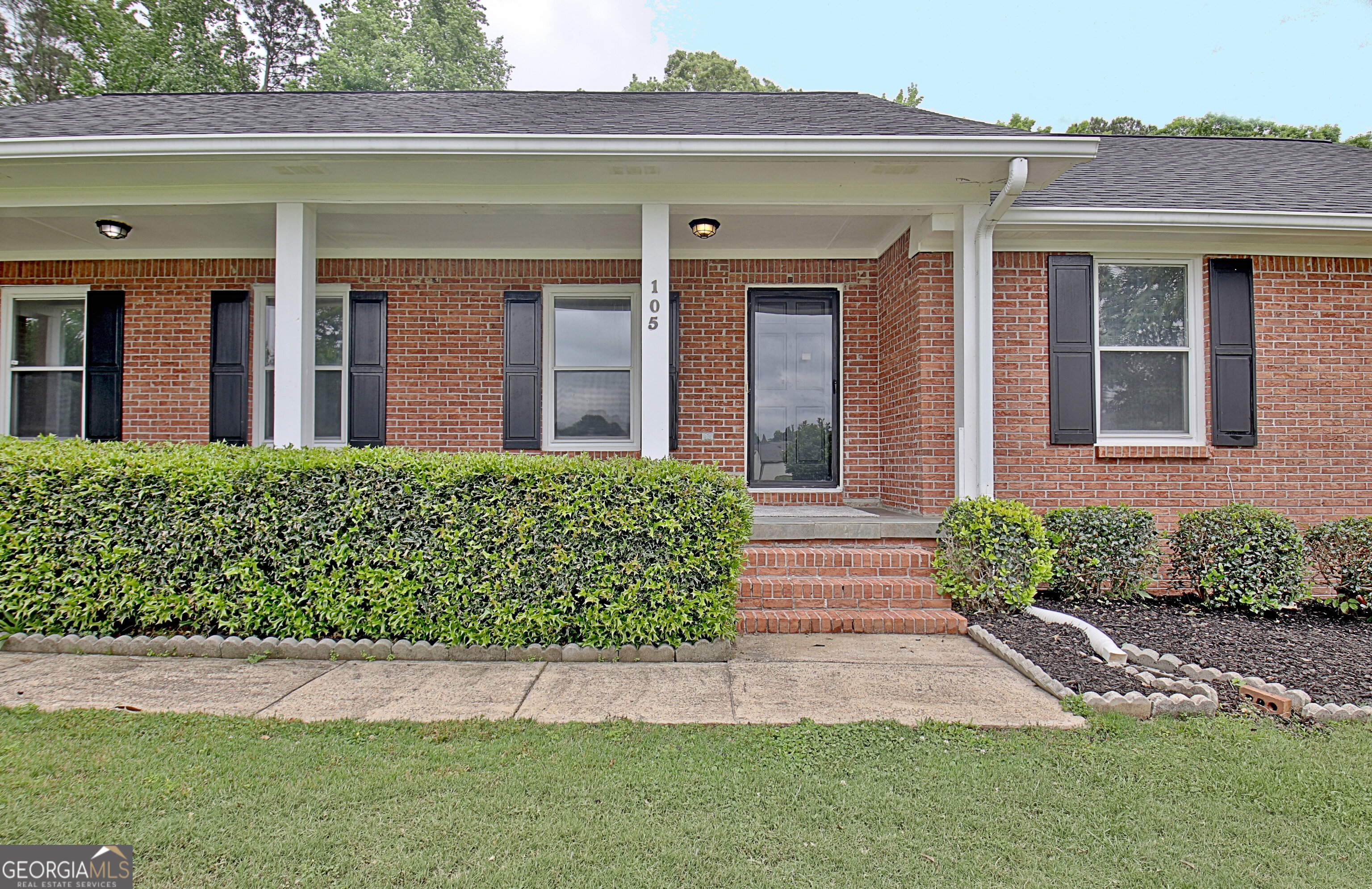 105 Walden Way Property Photo 8