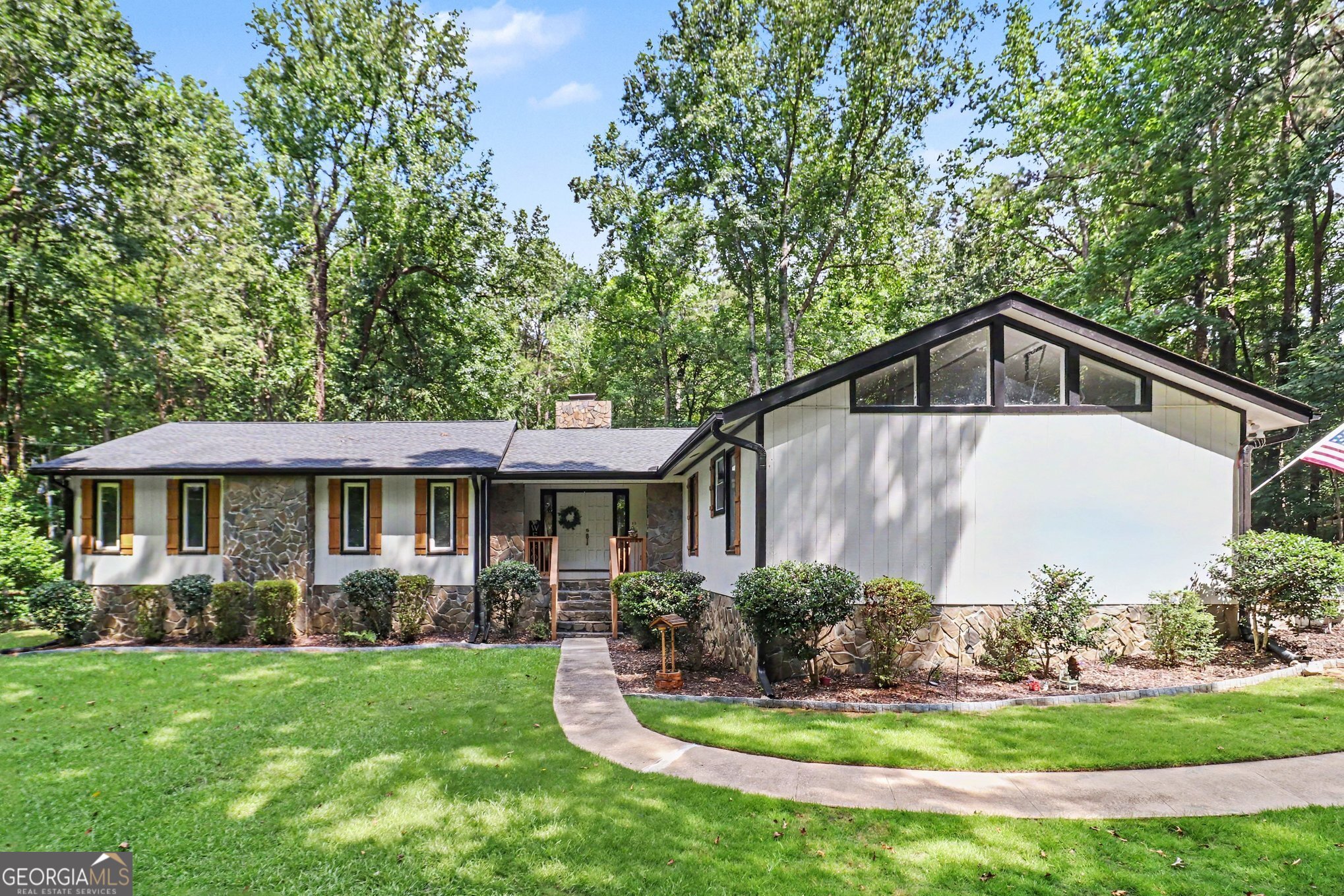 102 Mckinley Circle Property Photo 1