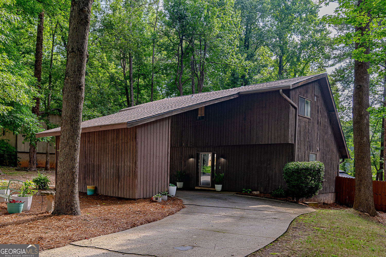 552 Edgefield Drive Property Photo 1