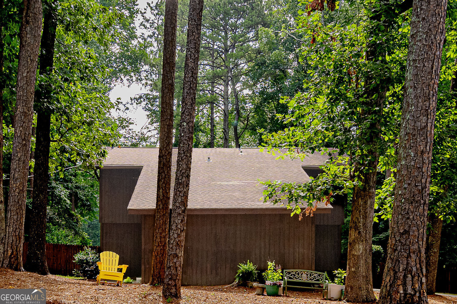 552 Edgefield Drive Property Photo 2