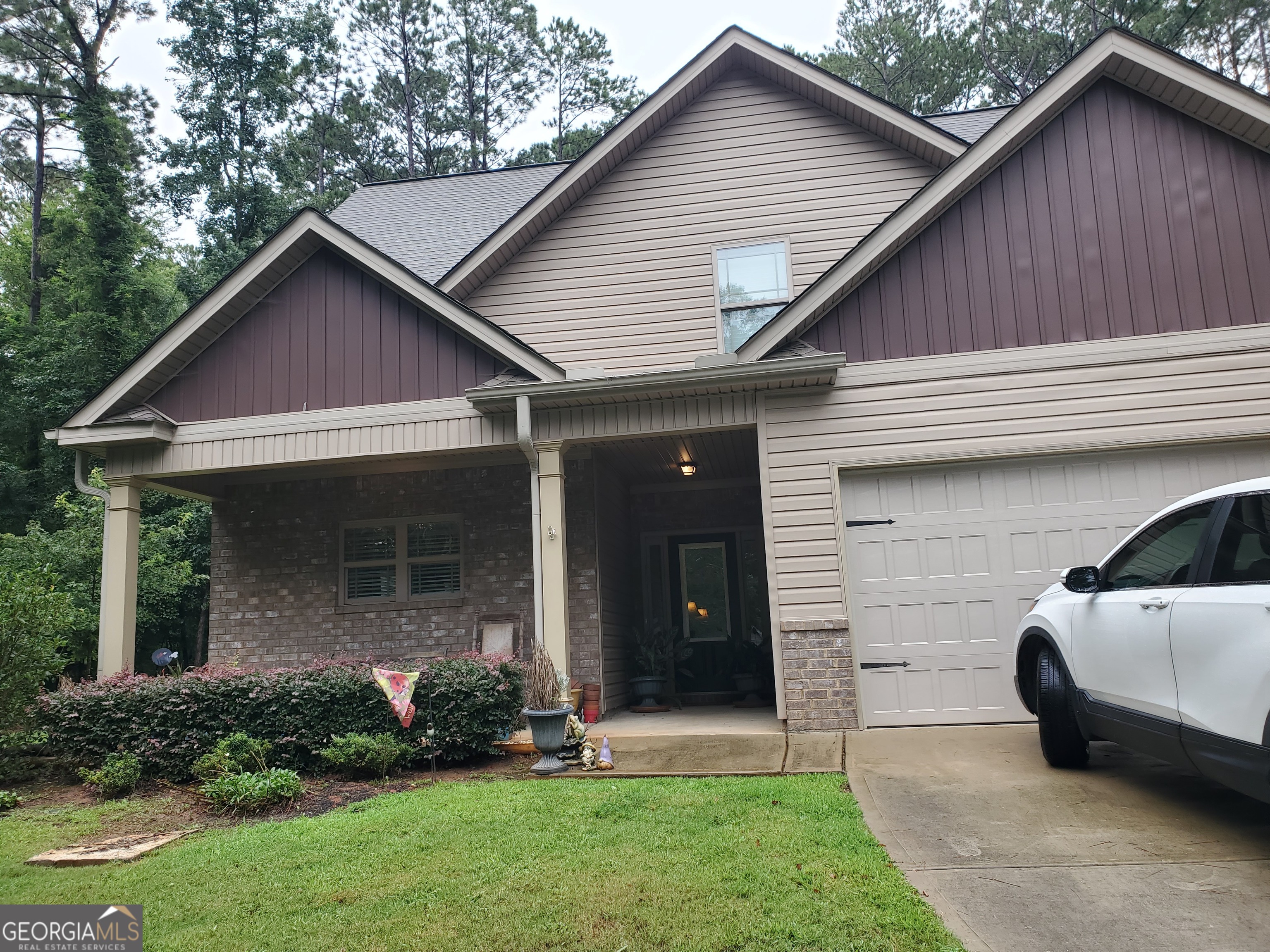 575 Starling Drive Property Photo 1