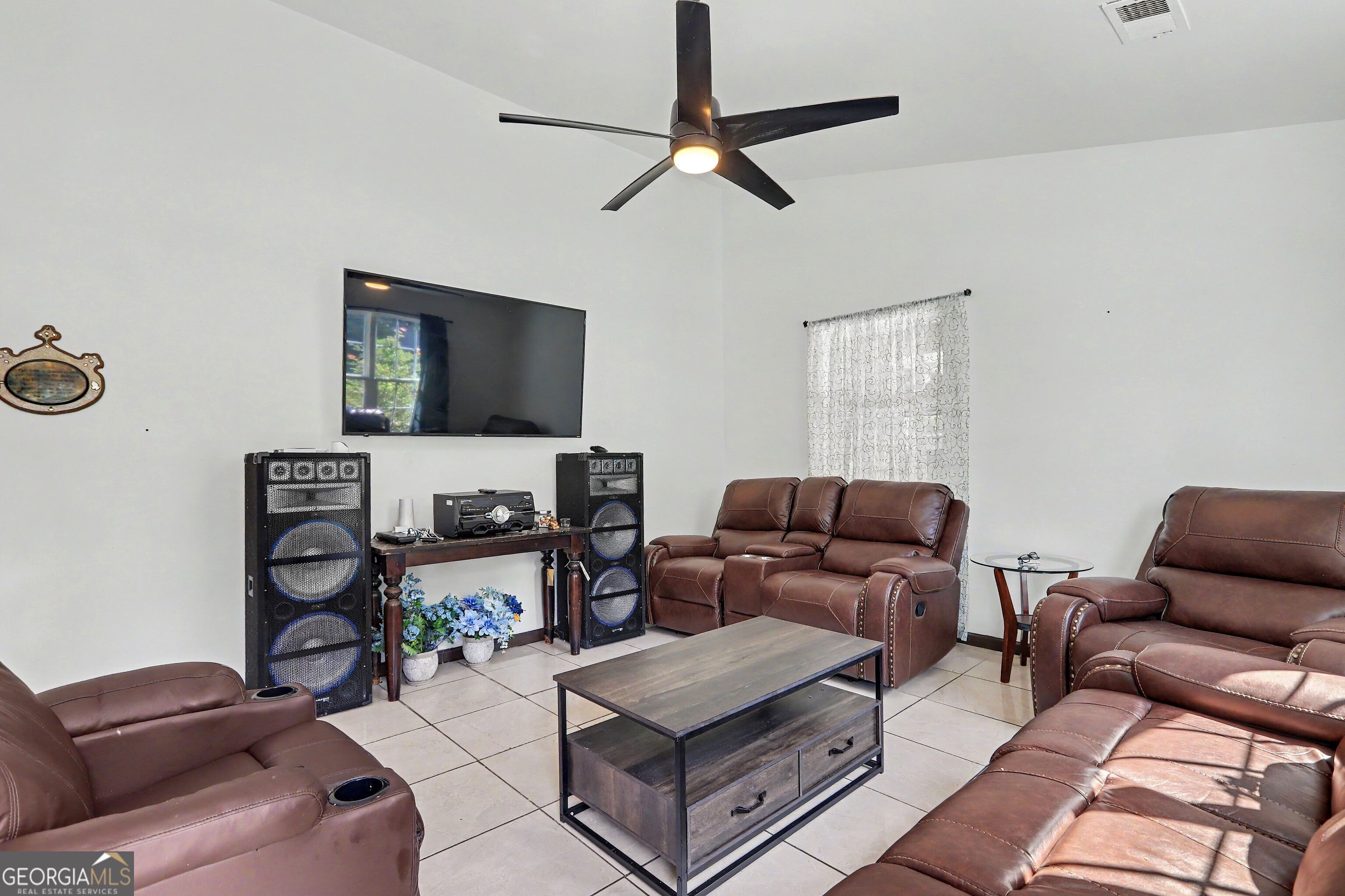 9018 Huntwood Lane Property Photo 4
