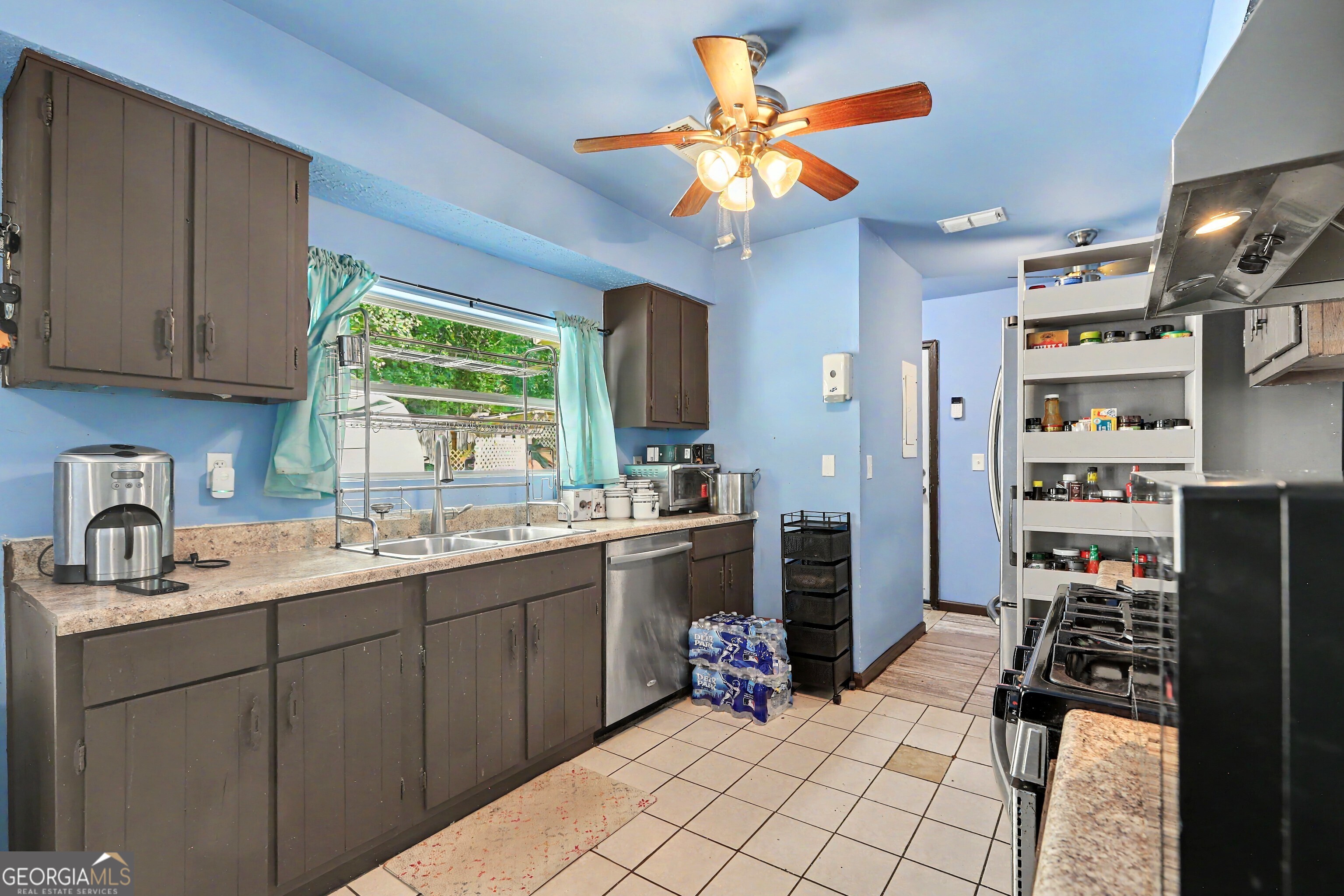 9018 Huntwood Lane Property Photo 6