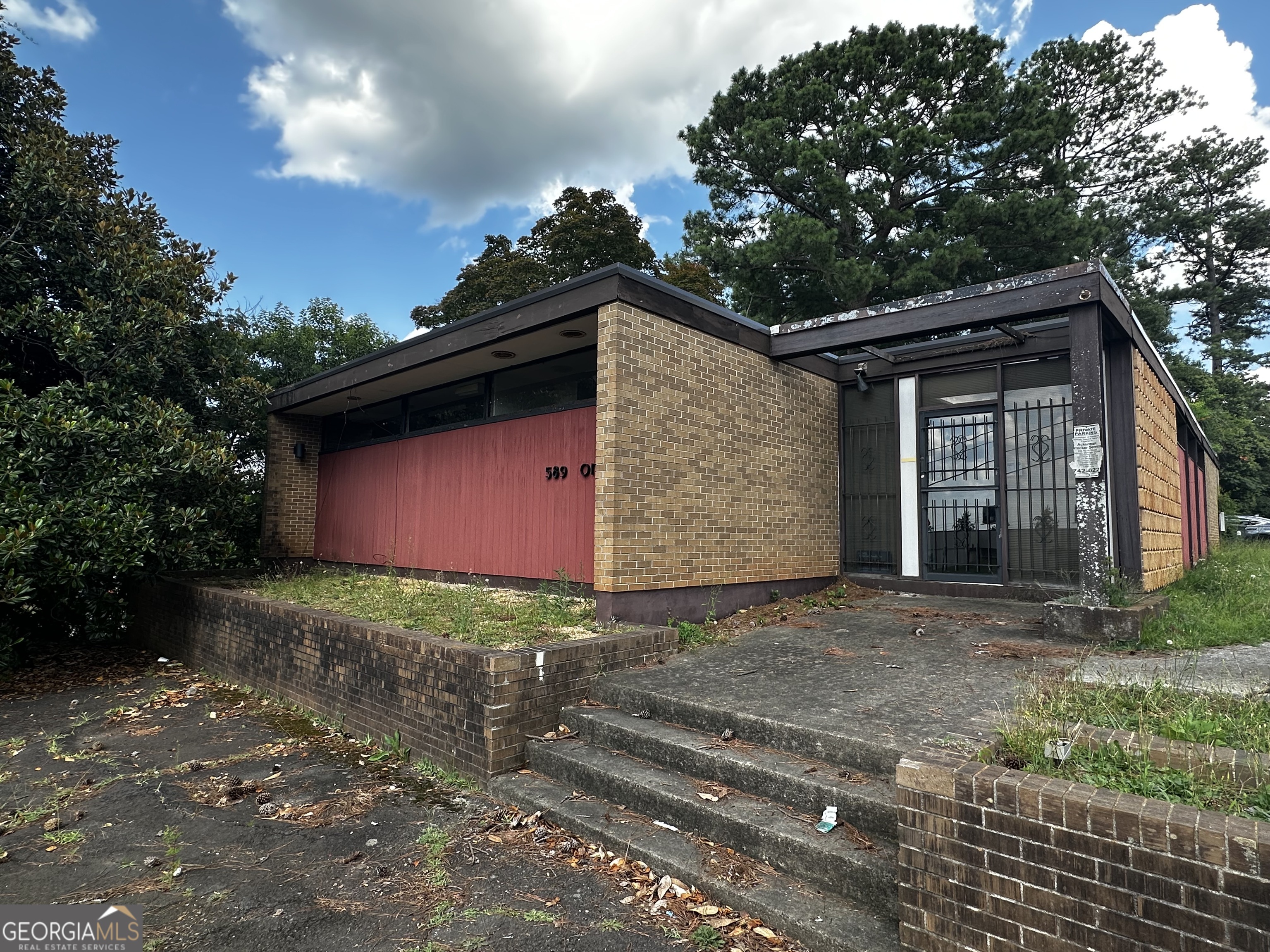 589 Forest Avenue Property Photo 8