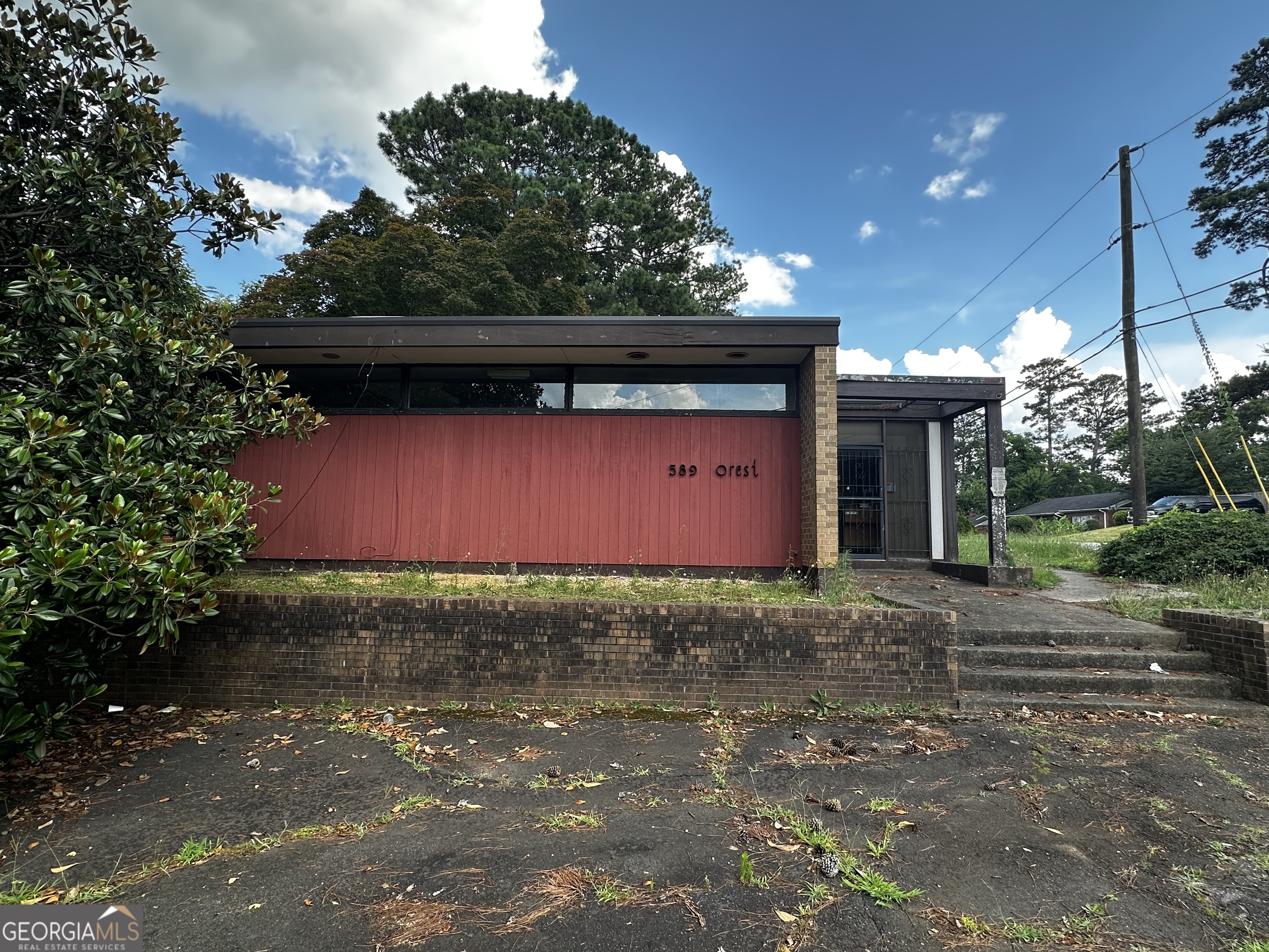 589 Forest Avenue Property Photo 9