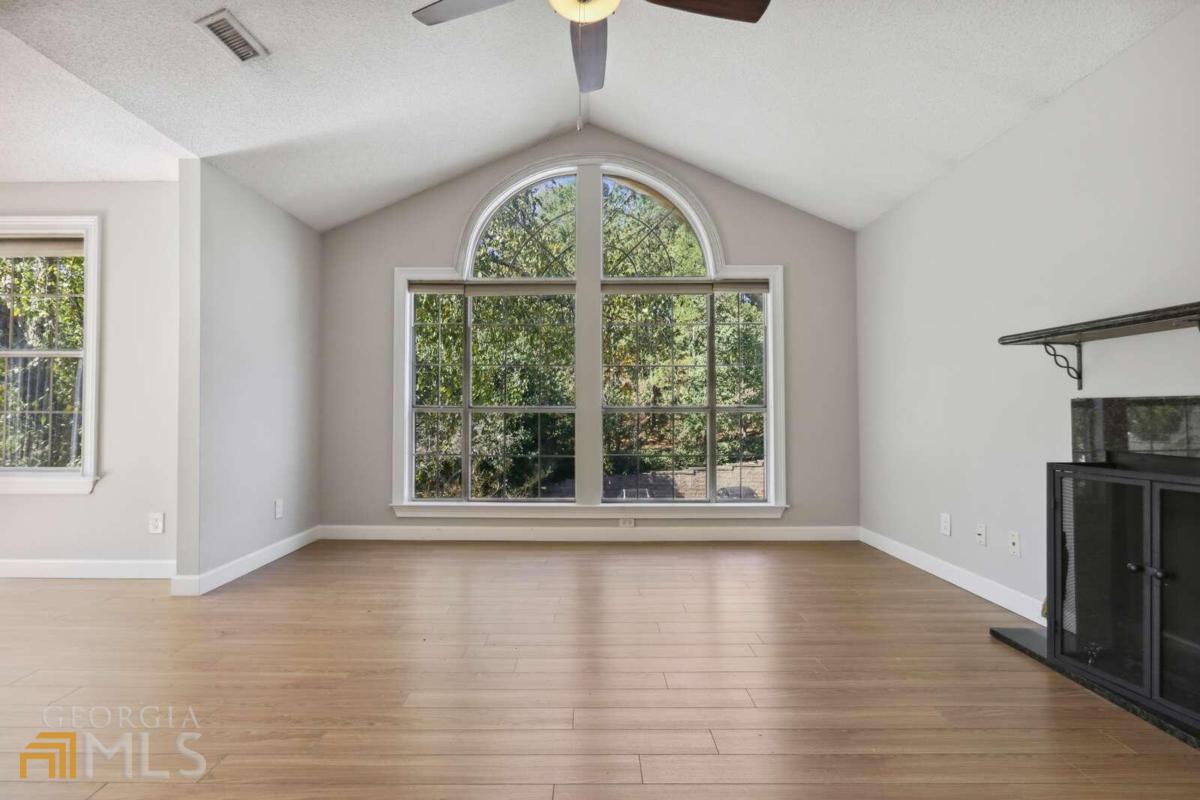 1007 Sandy Lane Drive Property Photo 3