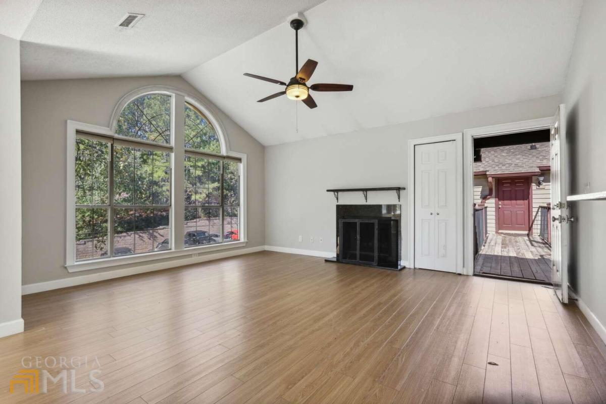 1007 Sandy Lane Drive Property Photo 4