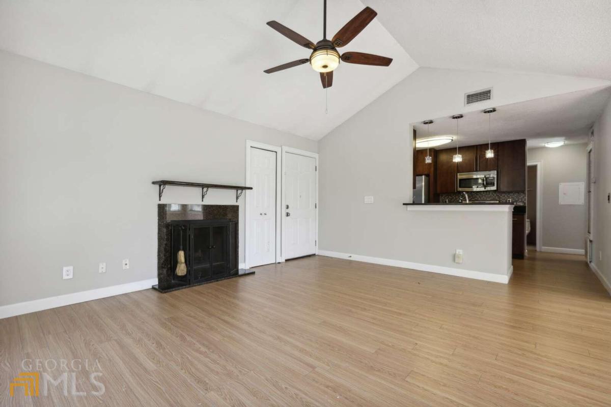 1007 Sandy Lane Drive Property Photo 7