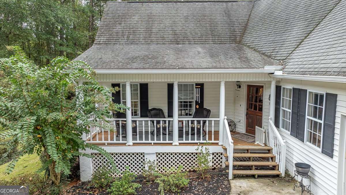 1011 H D Atha Road Property Photo 1